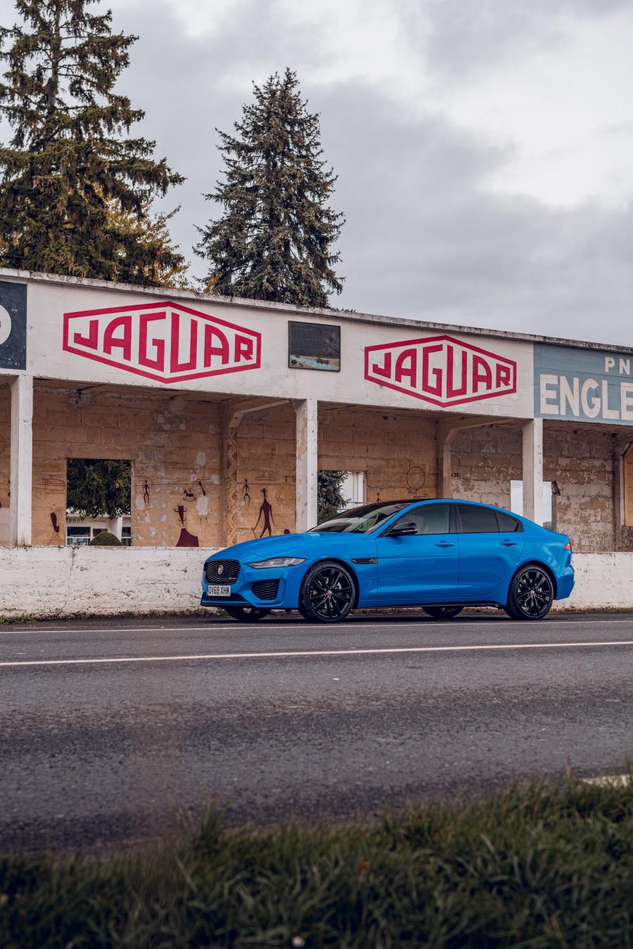  Jaguar XE R-Dynamic Reims Edition 2020 года  (UK) (фото 32 из 84)